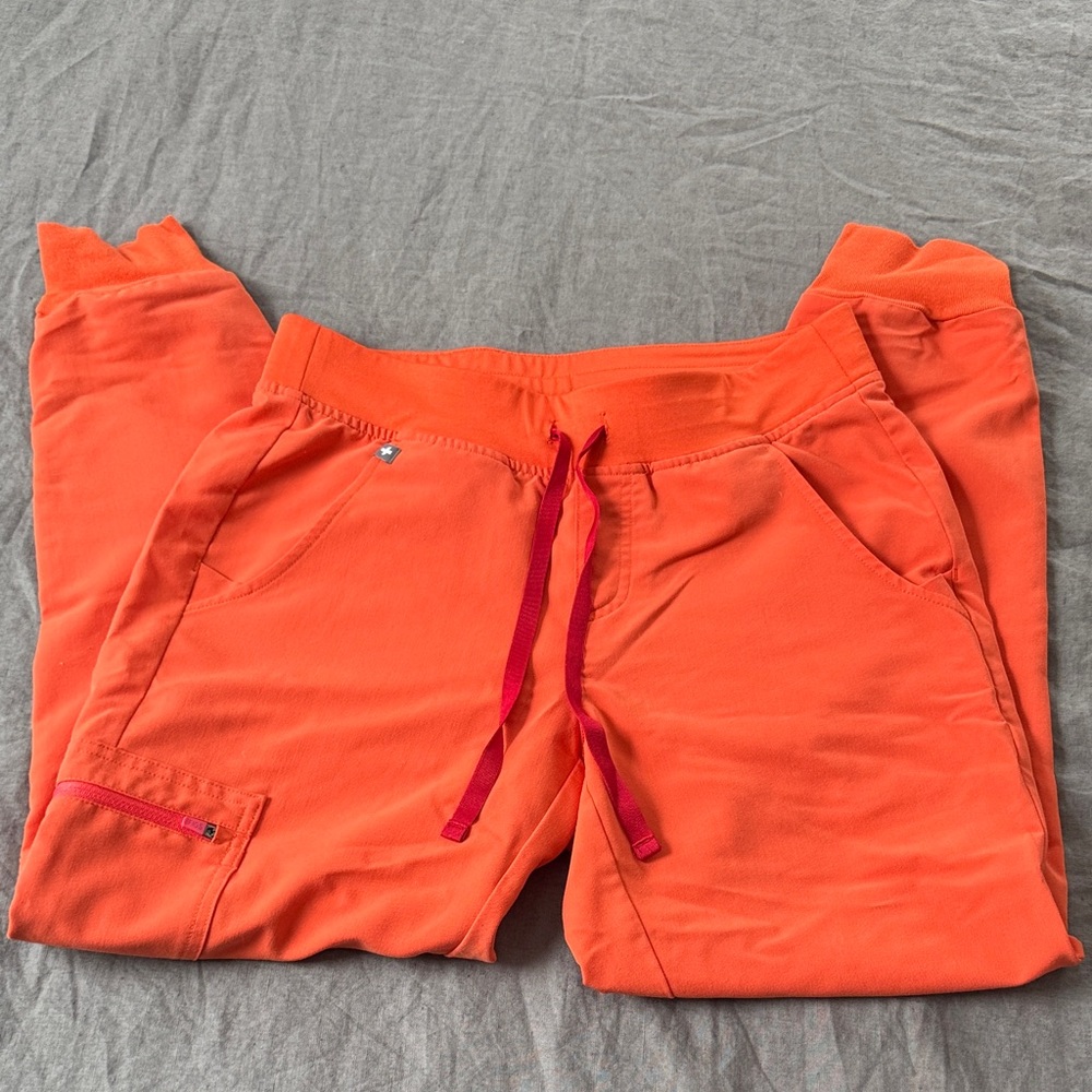 Sunset Orange Zamora™ - Petite Jogger Scrub Pants